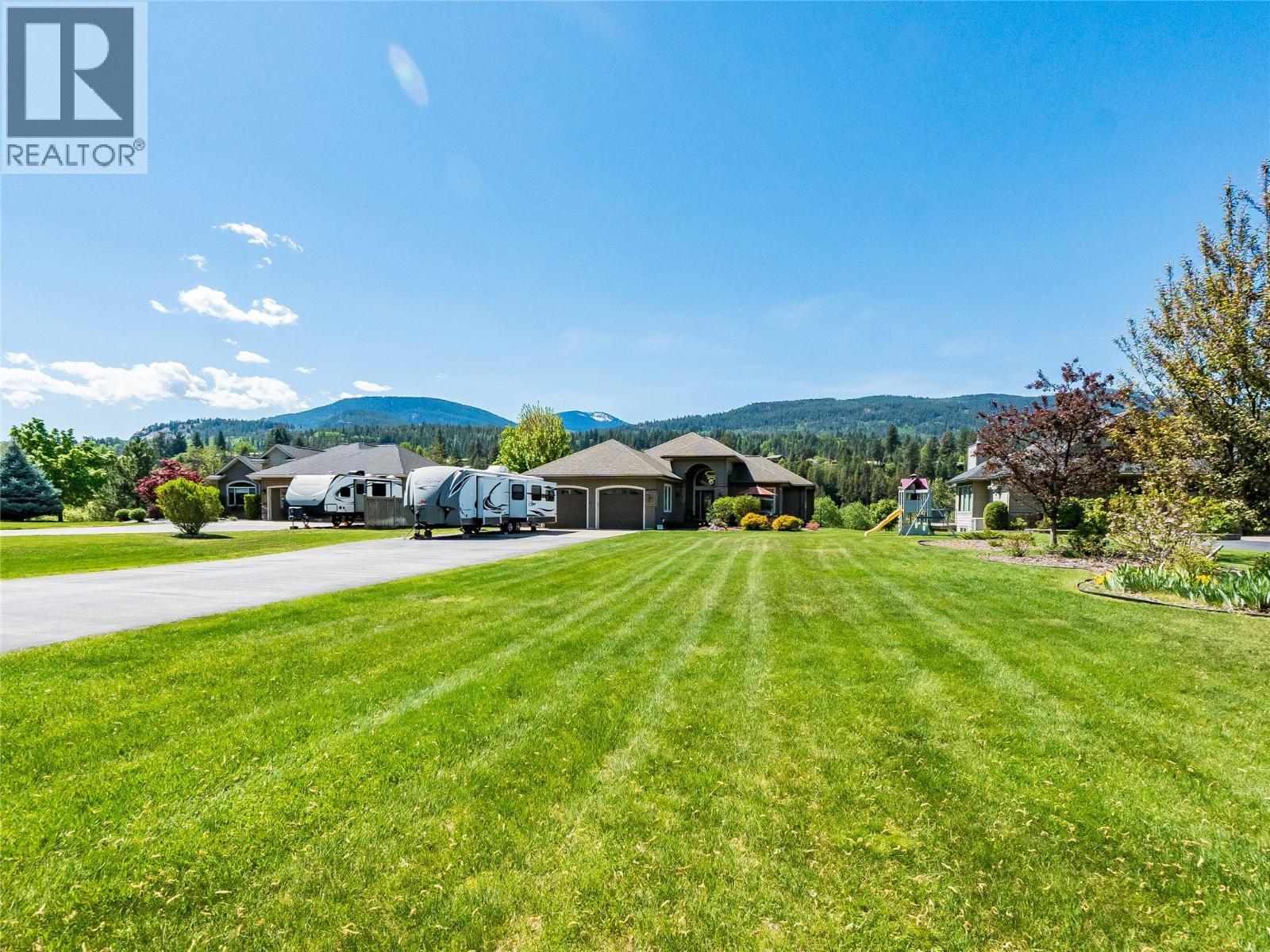 943 Riverview Place, Castlegar, BC - Outdoor With View