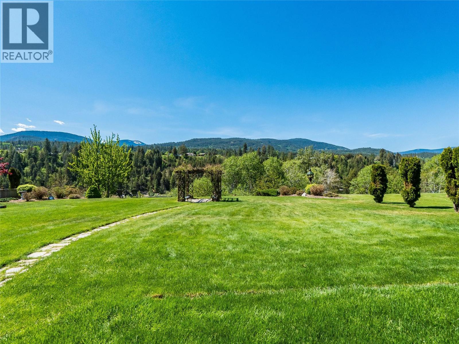 943 Riverview Place, Castlegar, BC - Outdoor With View