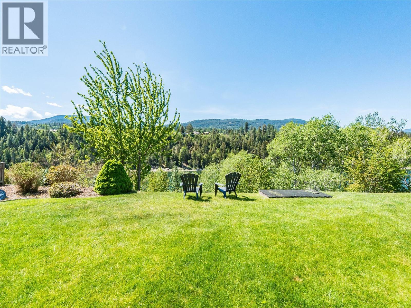 943 Riverview Place, Castlegar, BC - Outdoor With View