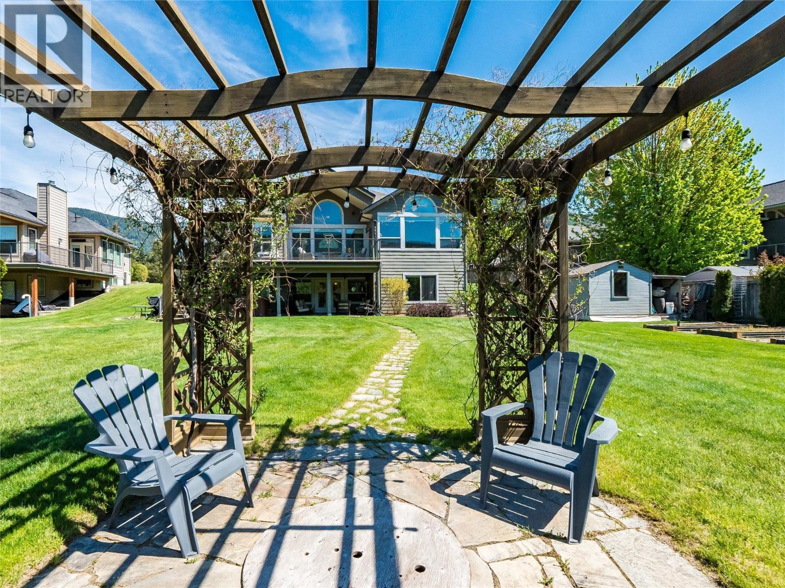 943 Riverview Place, Castlegar, BC - Outdoor With Deck Patio Veranda