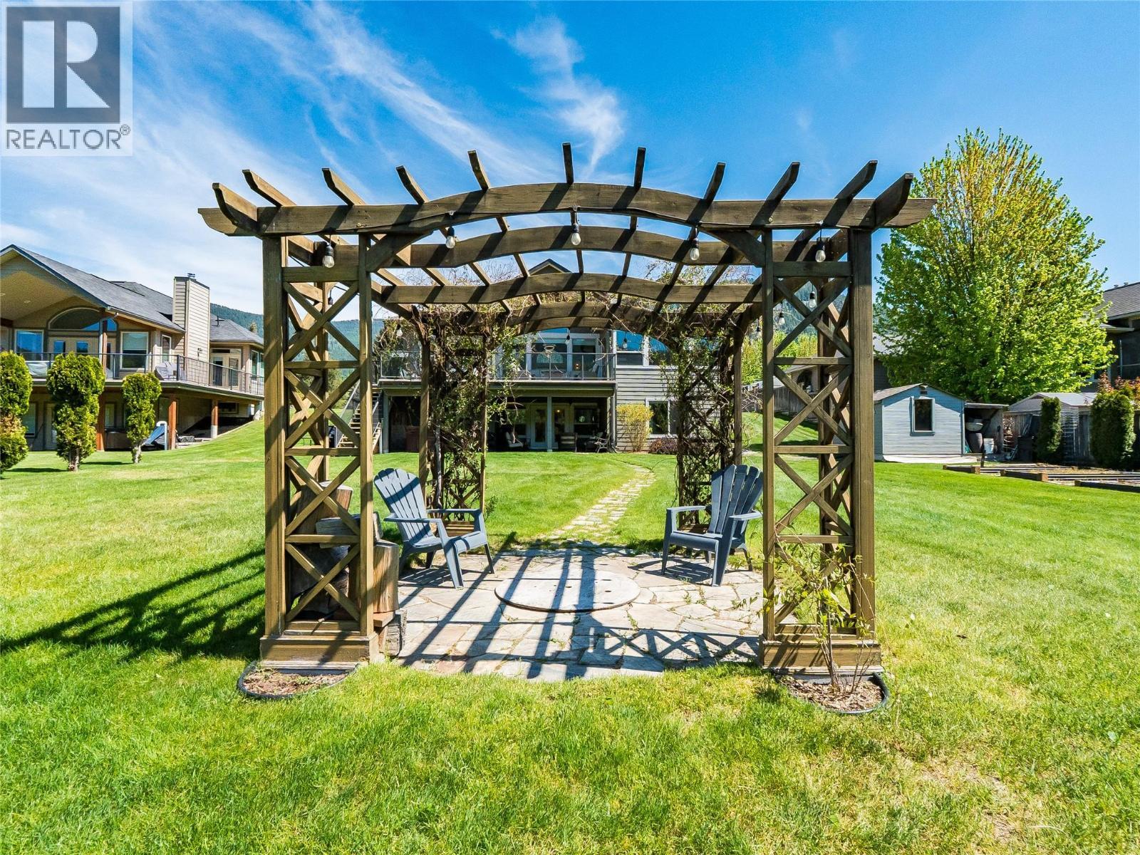 943 Riverview Place, Castlegar, BC - Outdoor