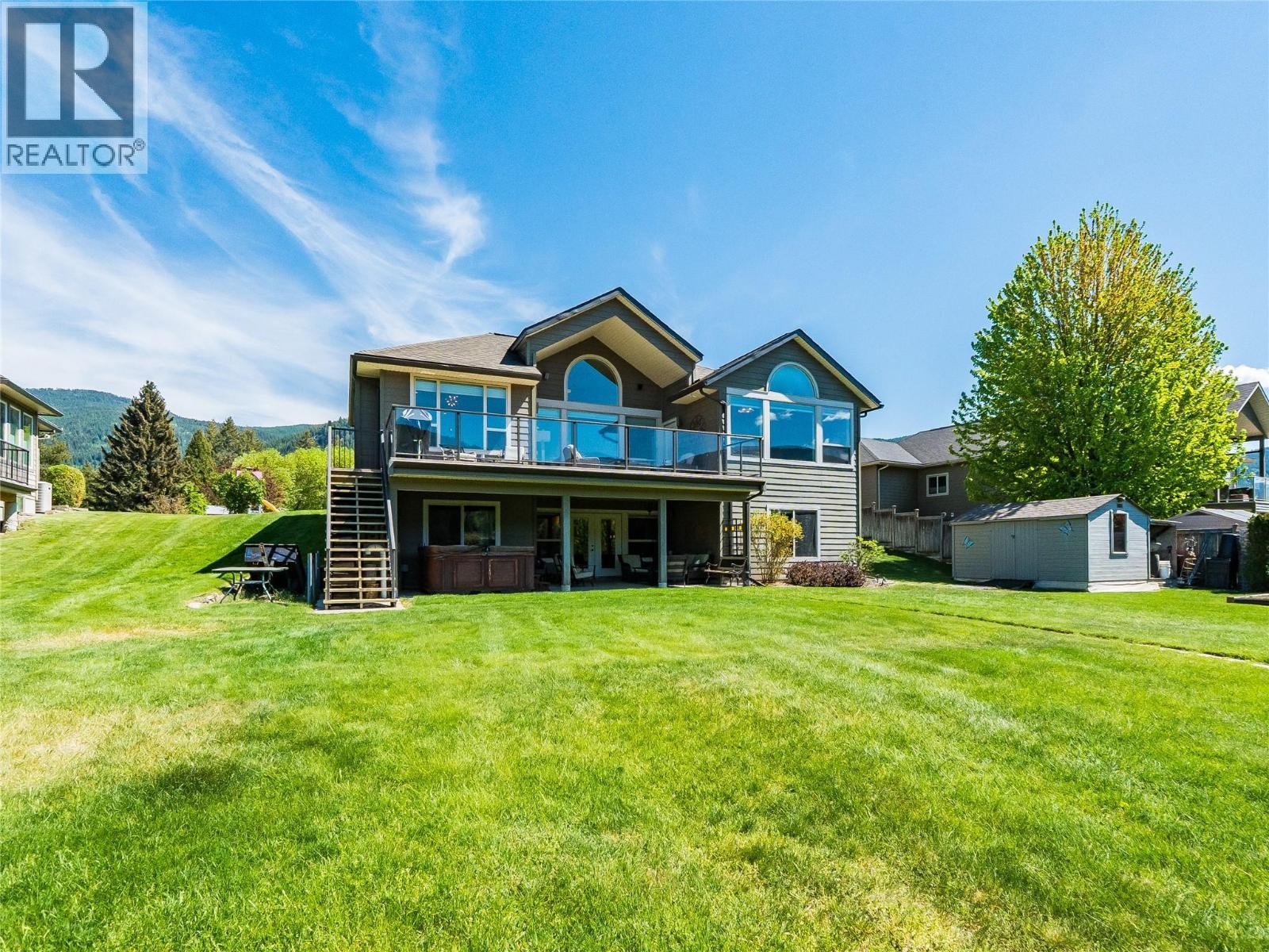 943 Riverview Place, Castlegar, BC - Outdoor With Deck Patio Veranda