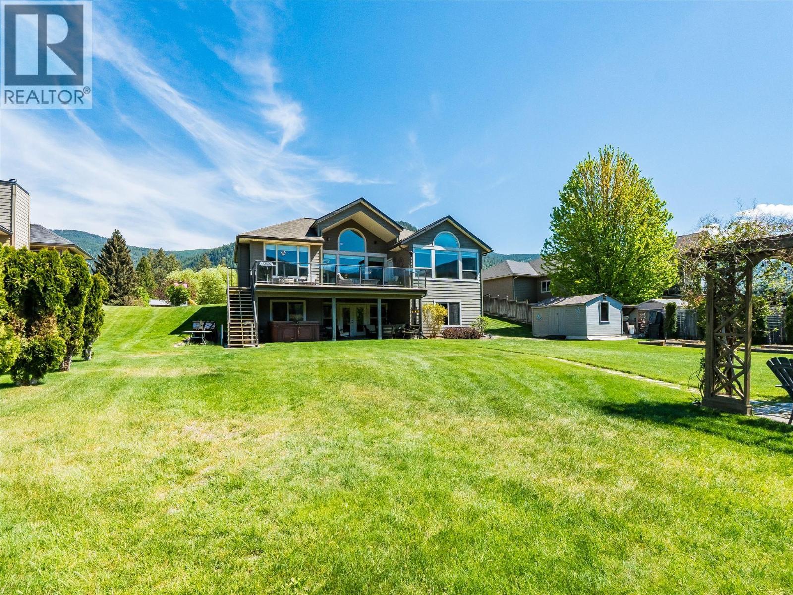 943 Riverview Place, Castlegar, BC - Outdoor With Deck Patio Veranda