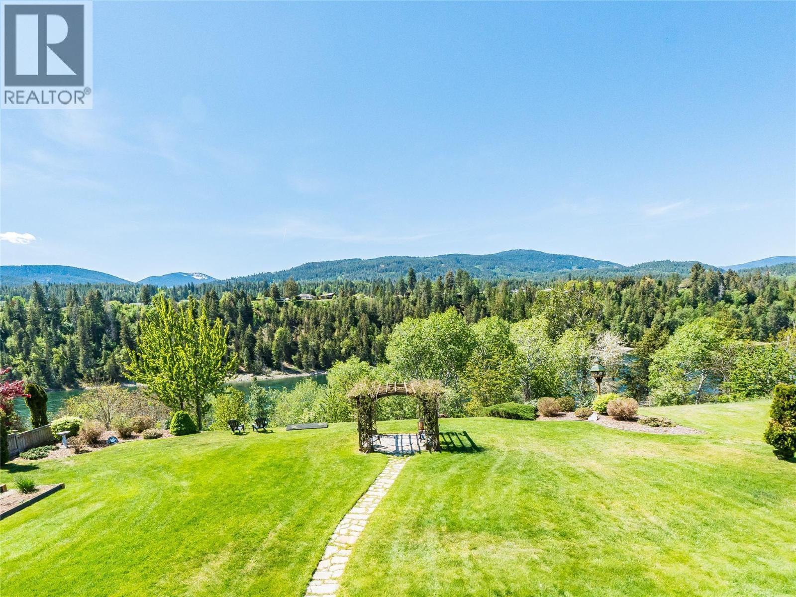 943 Riverview Place, Castlegar, BC - Outdoor With View