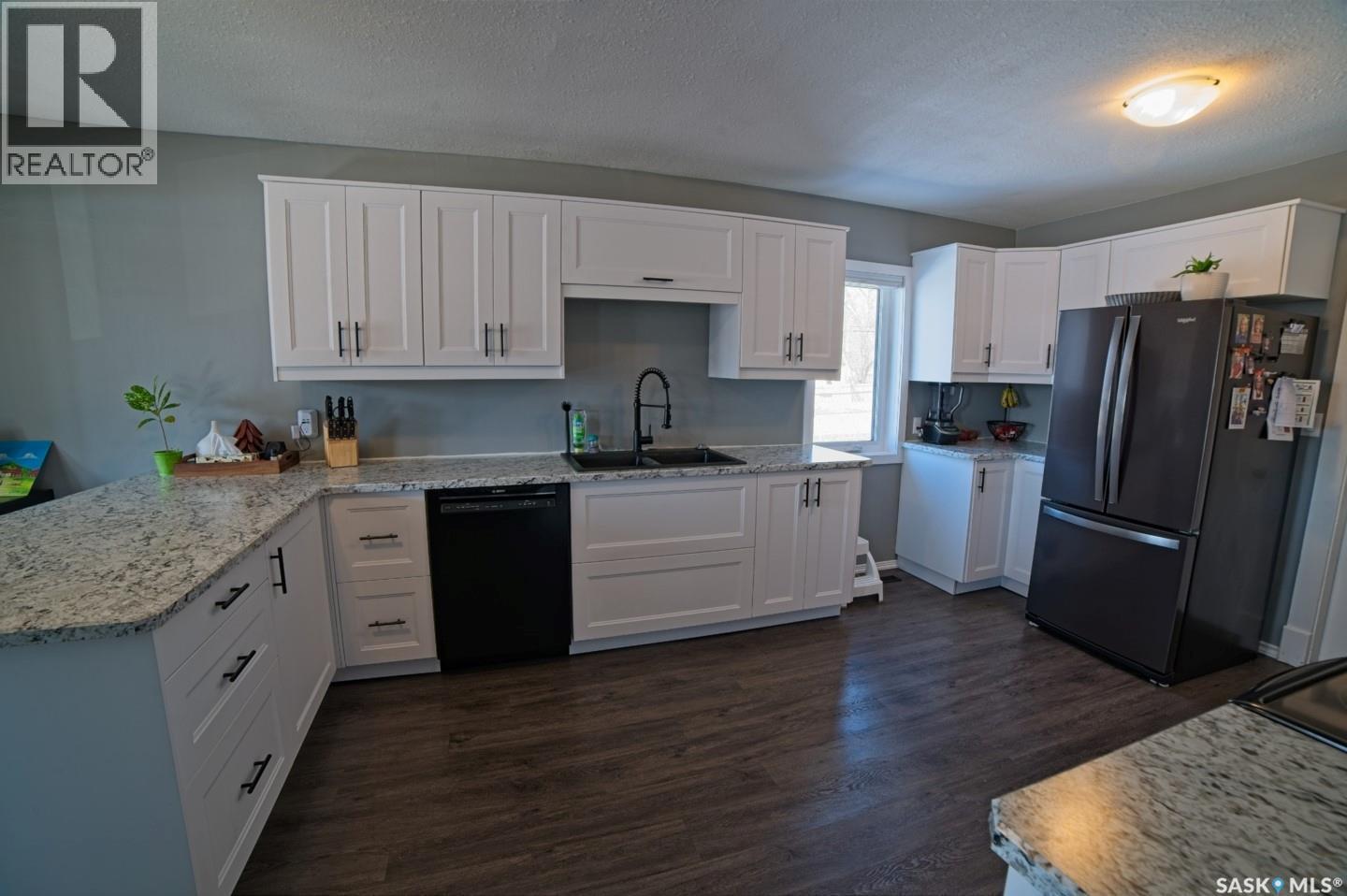 101 5Th Avenue S, Big River, SK - Indoor Photo Showing Kitchen