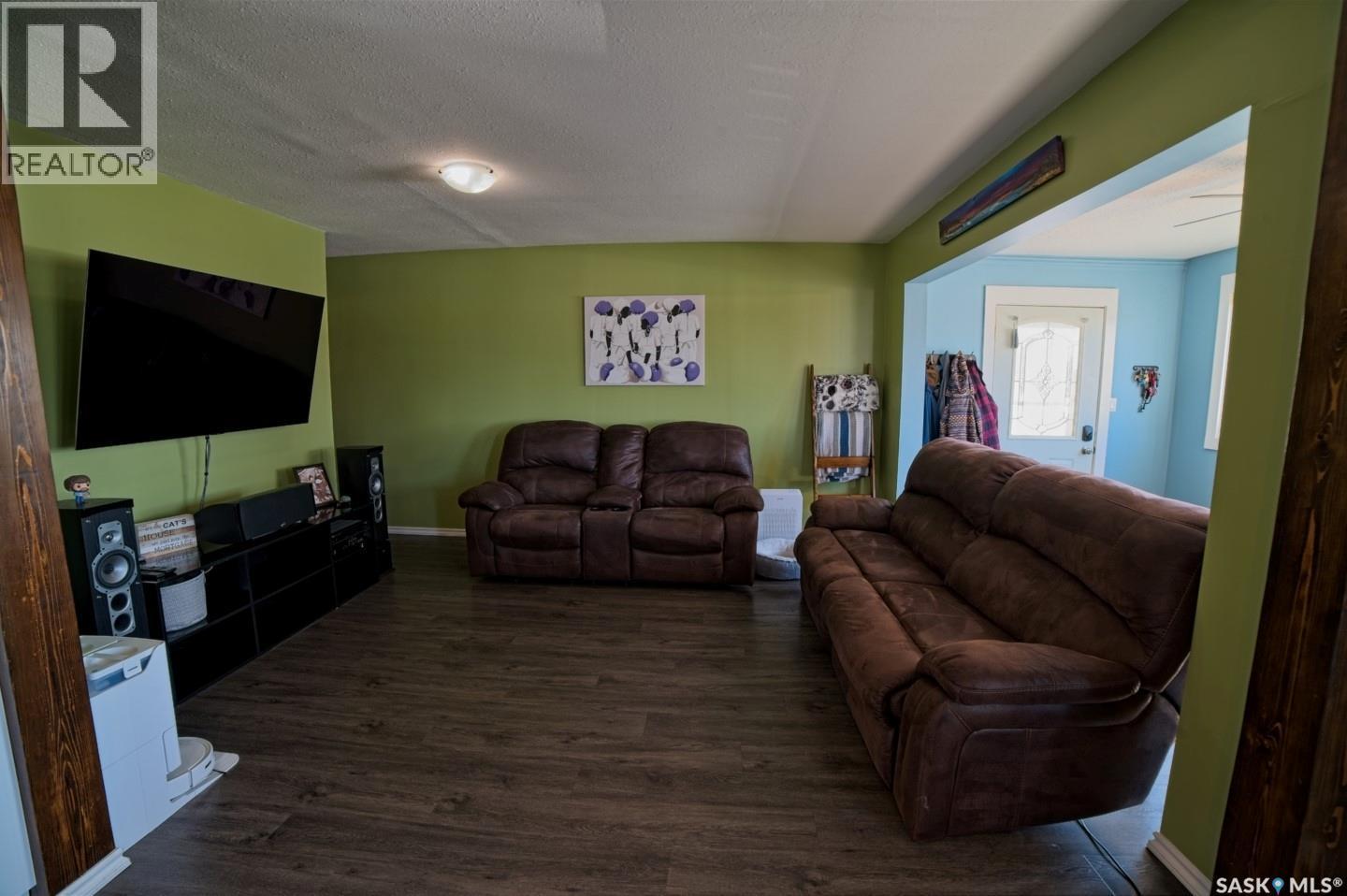 101 5Th Avenue S, Big River, SK - Indoor Photo Showing Living Room