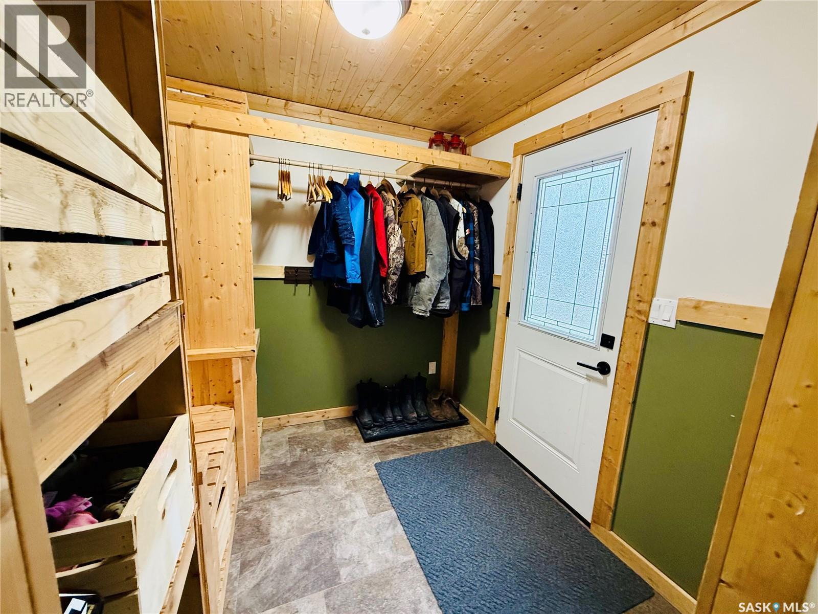 Reiss Acreage, Vibank, SK - Indoor