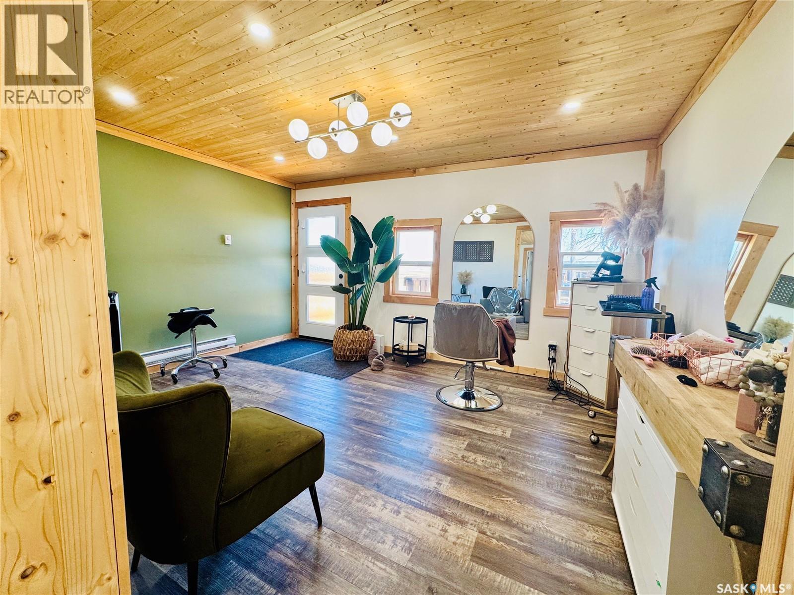 Reiss Acreage, Vibank, SK - Indoor Photo Showing Gym Room