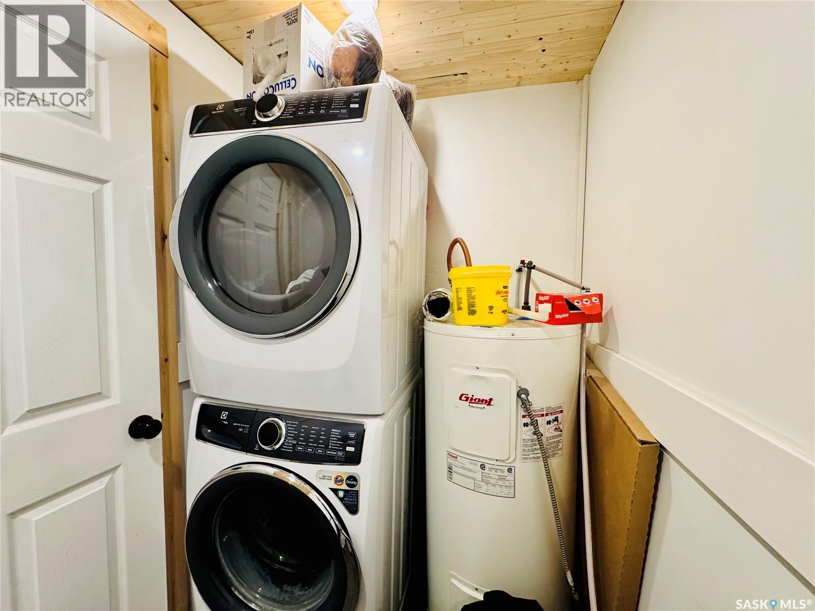 Reiss Acreage, Vibank, SK - Indoor Photo Showing Laundry Room