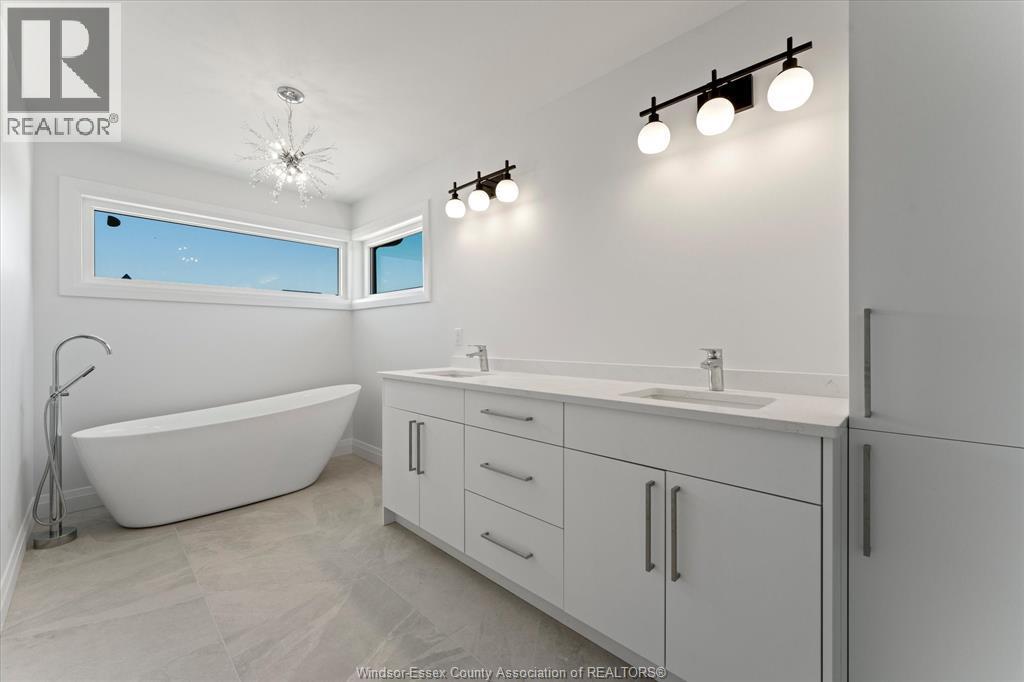 8312 Annie, Mcgregor, ON - Indoor Photo Showing Bathroom