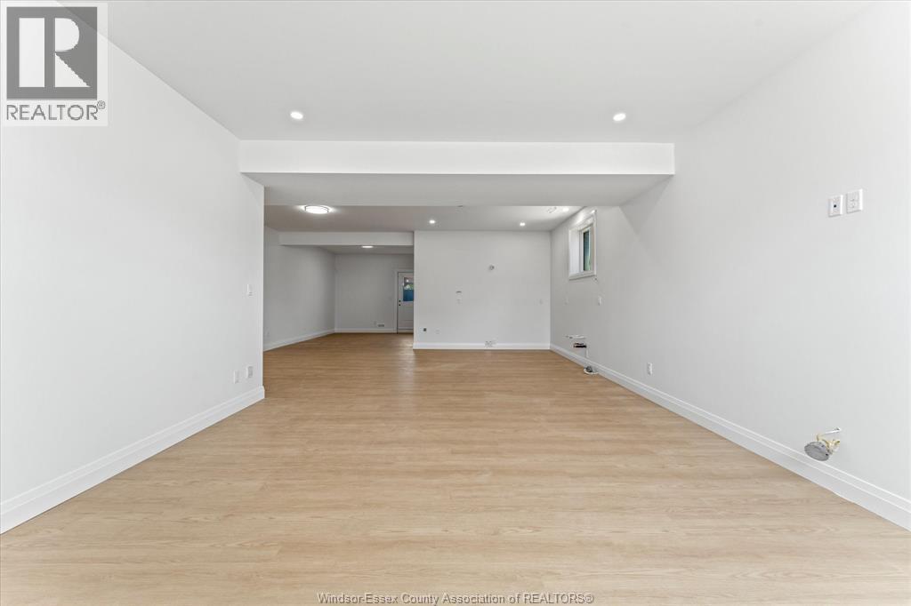 8312 Annie, Mcgregor, ON - Indoor Photo Showing Other Room