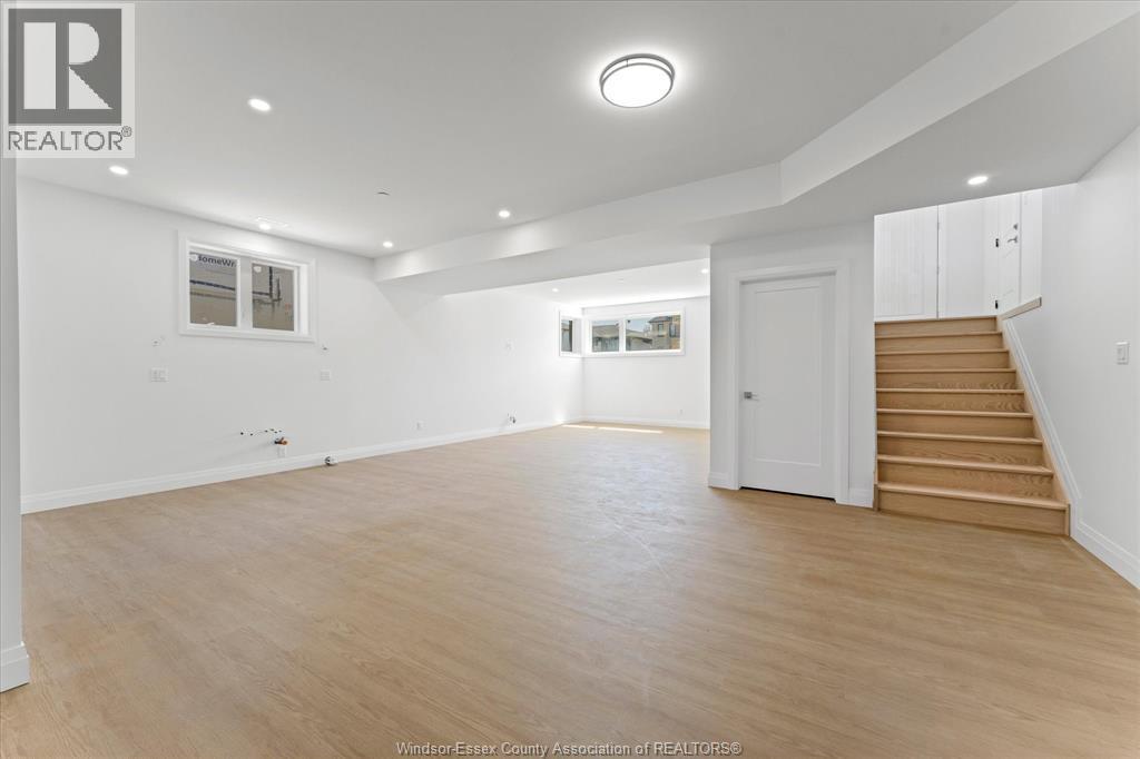 8312 Annie, Mcgregor, ON - Indoor