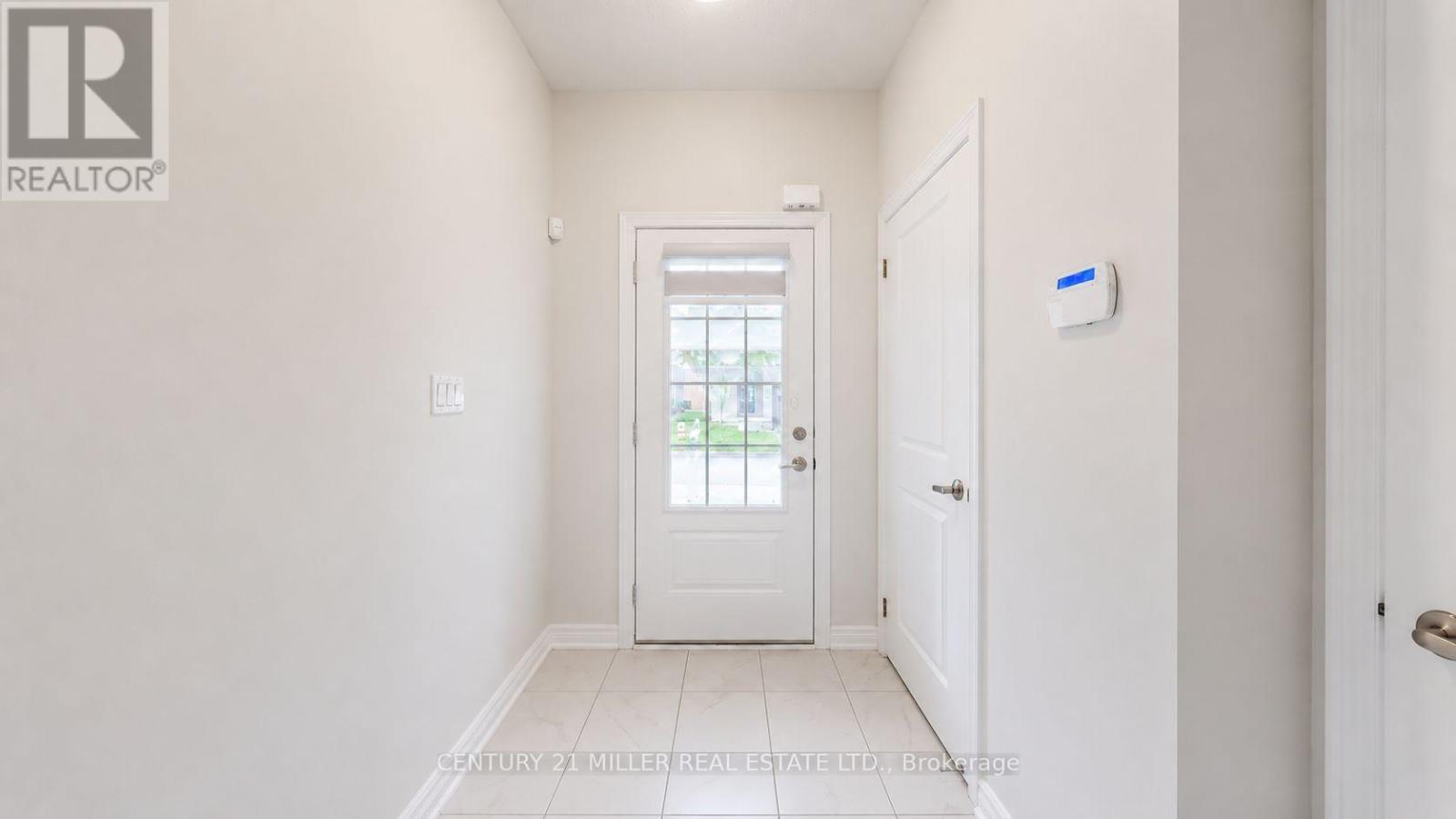 10 Linden Park Lane, Hamilton, ON - Indoor Photo Showing Other Room
