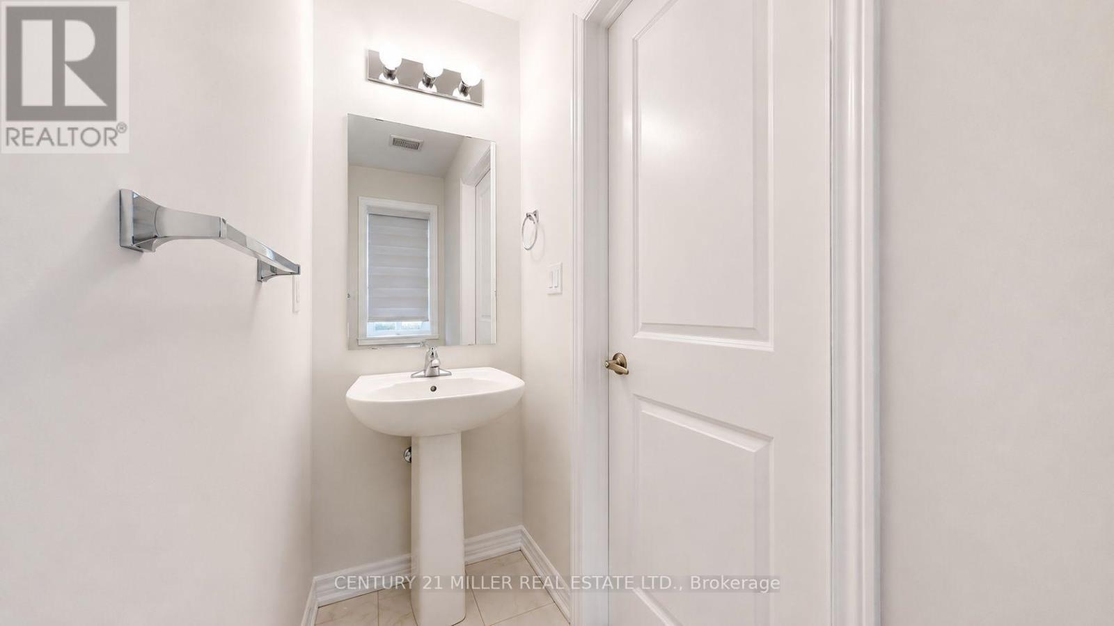 Powderroom - 10 Linden Park Lane, Hamilton, ON - Indoor Photo Showing Bathroom