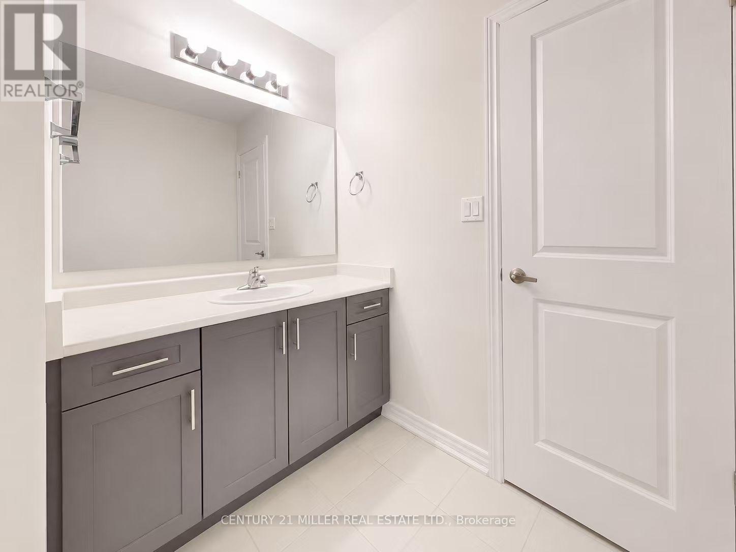Mbath - 10 Linden Park Lane, Hamilton, ON - Indoor Photo Showing Bathroom