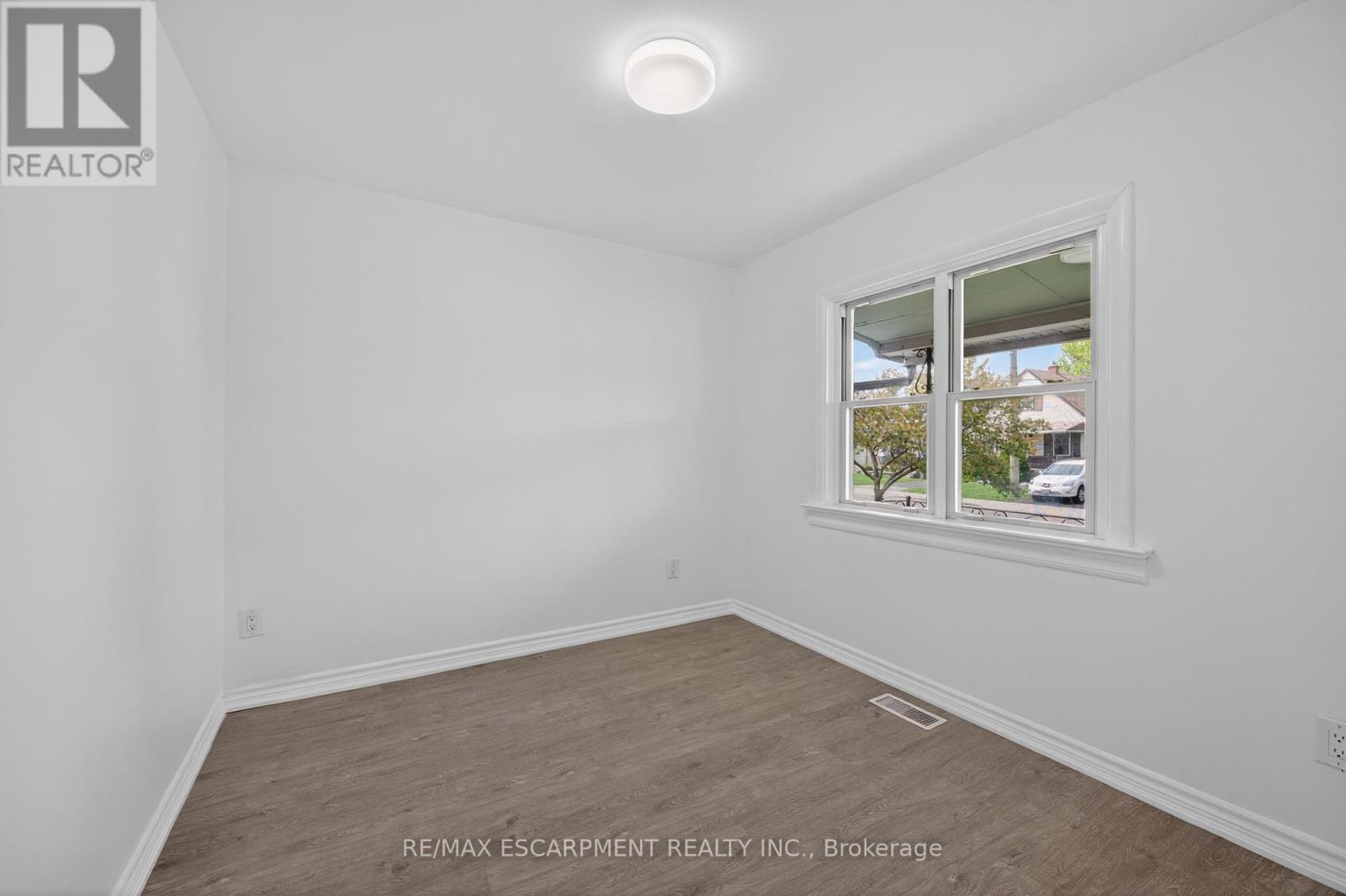 584 Waterloo Street, Hamilton, ON - Indoor Photo Showing Other Room