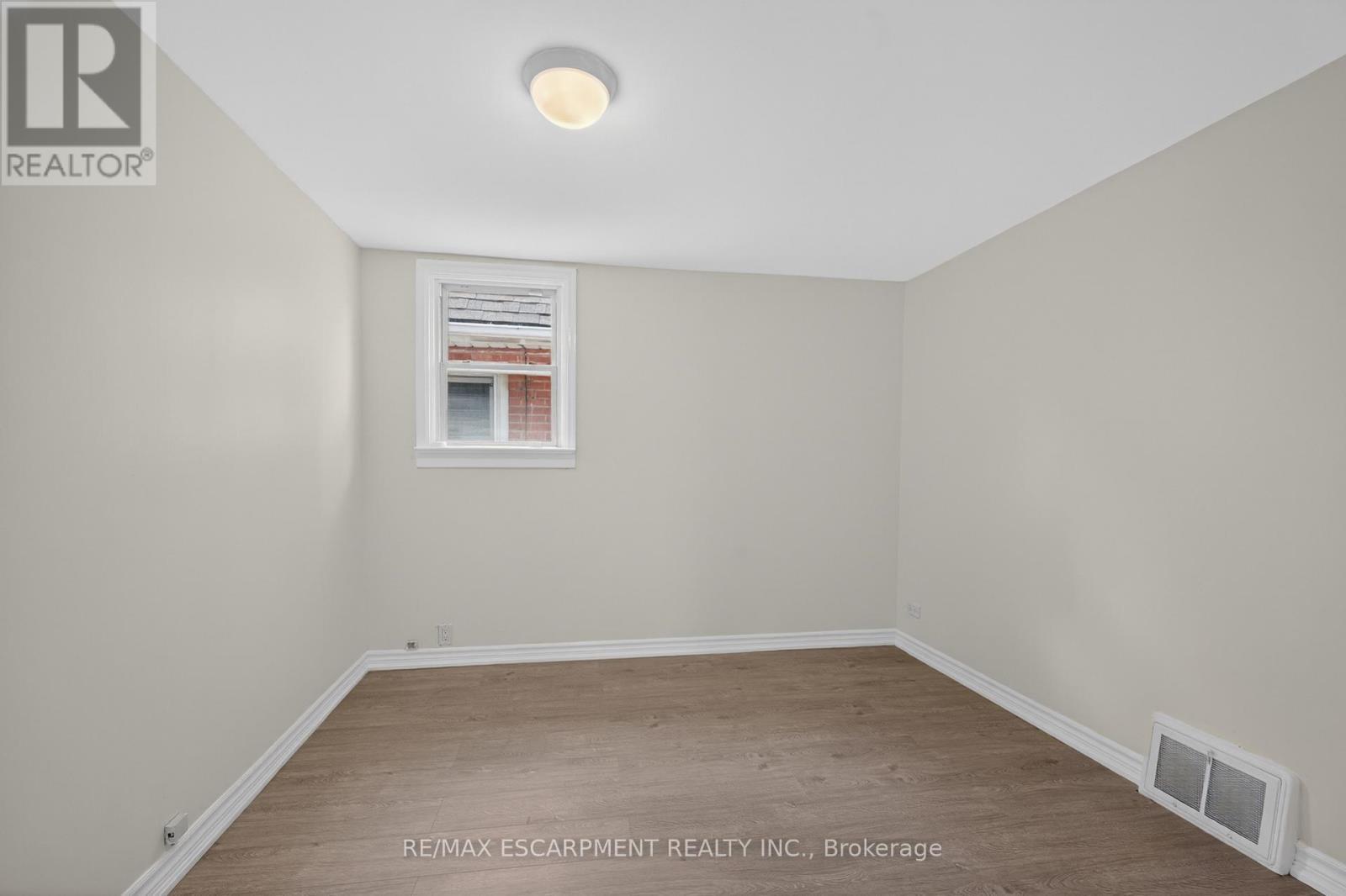 584 Waterloo Street, Hamilton, ON - Indoor Photo Showing Other Room
