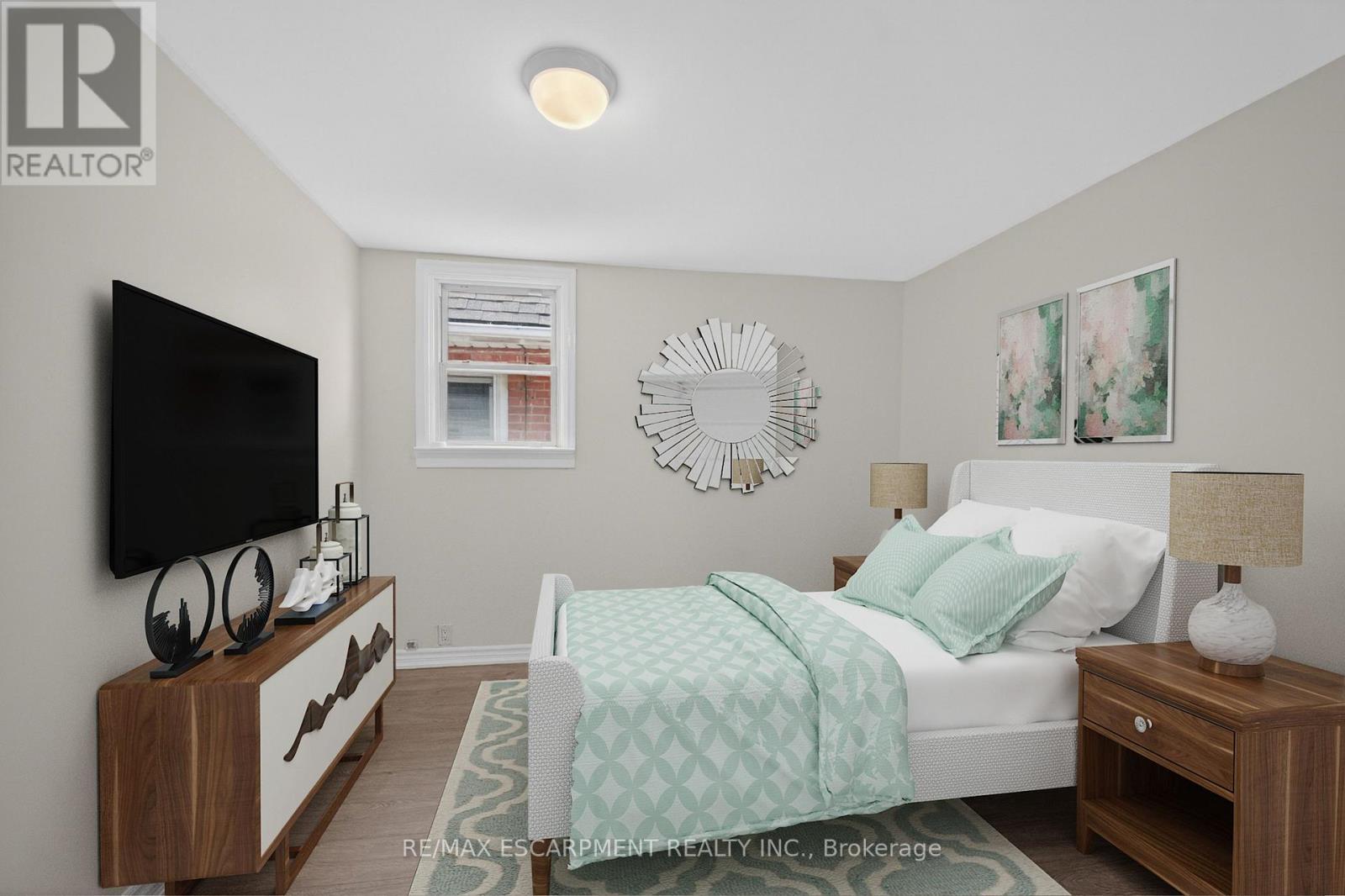 584 Waterloo Street, Hamilton, ON - Indoor Photo Showing Bedroom