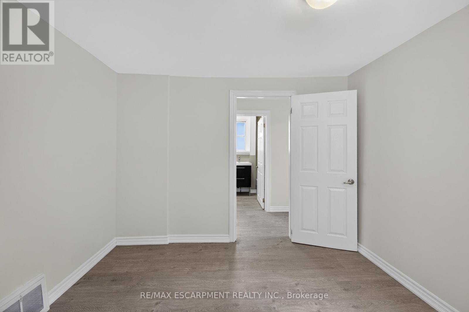 584 Waterloo Street, Hamilton, ON - Indoor Photo Showing Other Room