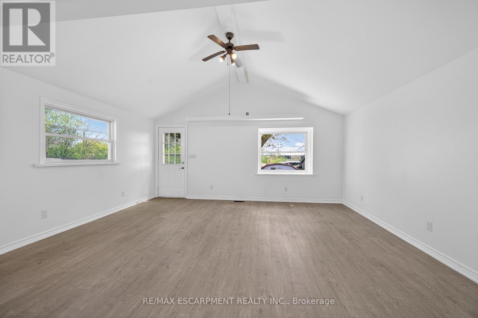 584 Waterloo Street, Hamilton, ON - Indoor Photo Showing Other Room