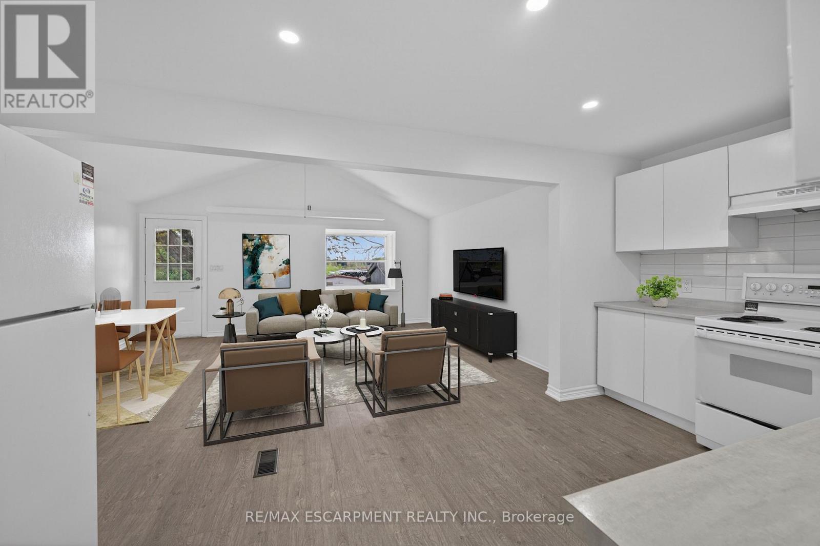 584 Waterloo Street, Hamilton, ON - Indoor Photo Showing Kitchen