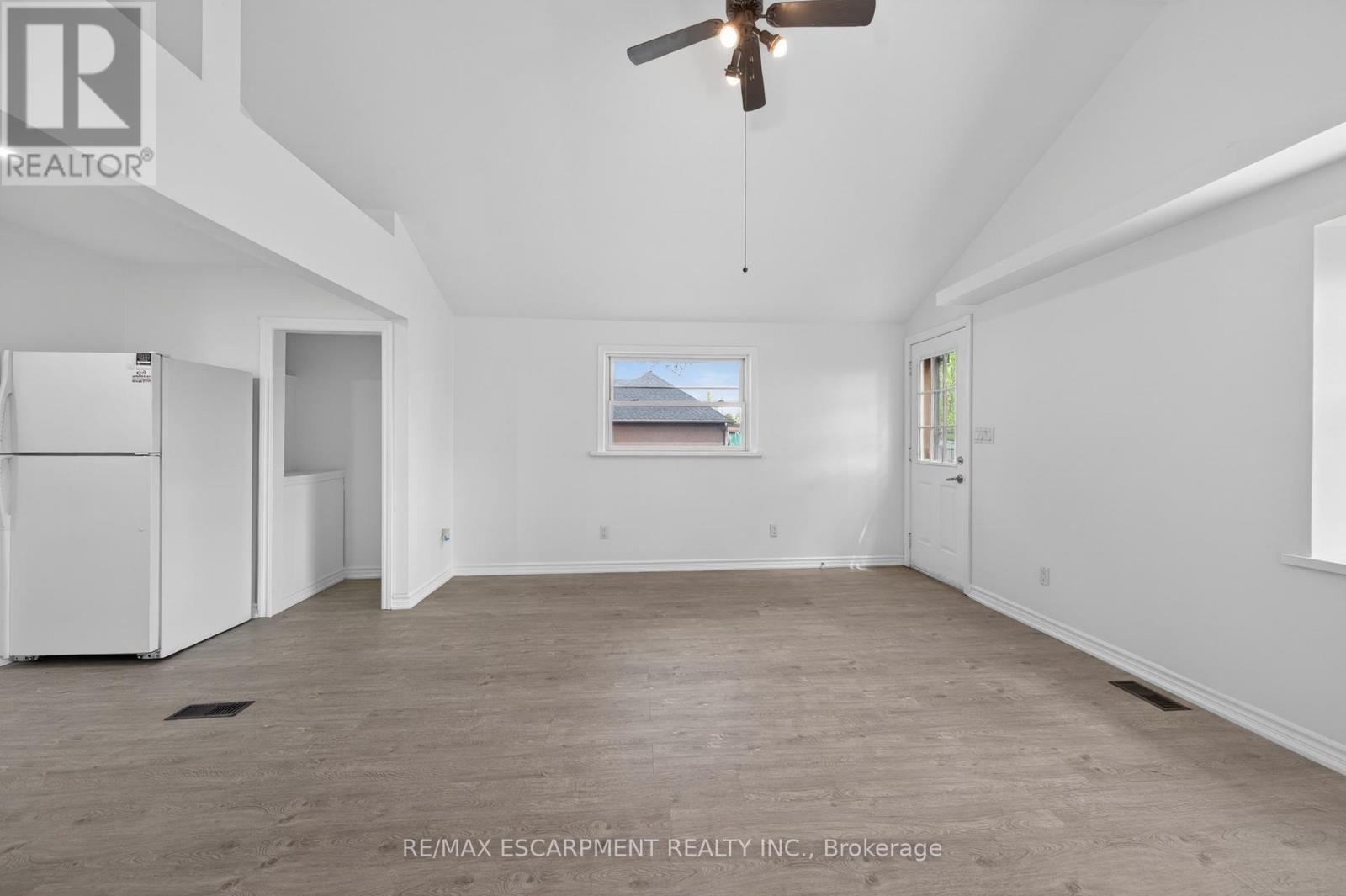 584 Waterloo Street, Hamilton, ON - Indoor Photo Showing Other Room