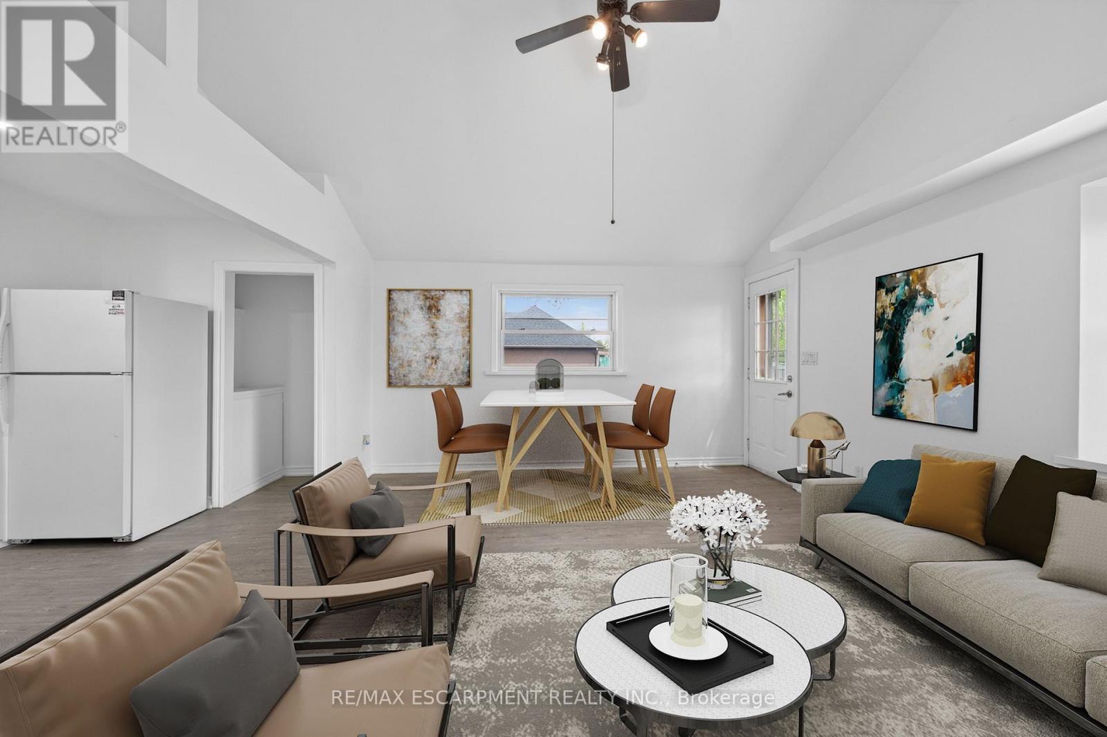 584 Waterloo Street, Hamilton, ON - Indoor Photo Showing Living Room