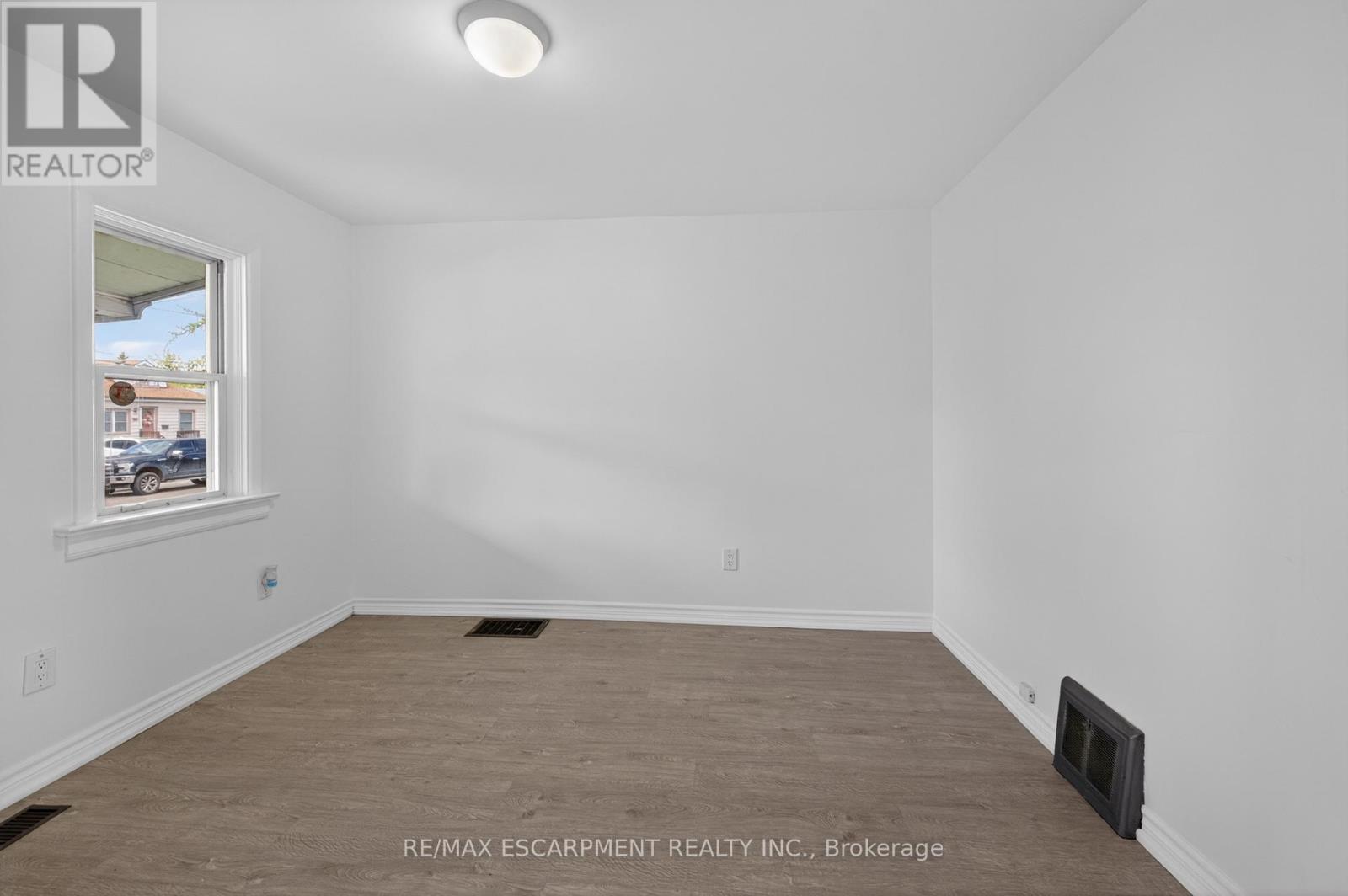 584 Waterloo Street, Hamilton, ON - Indoor Photo Showing Other Room