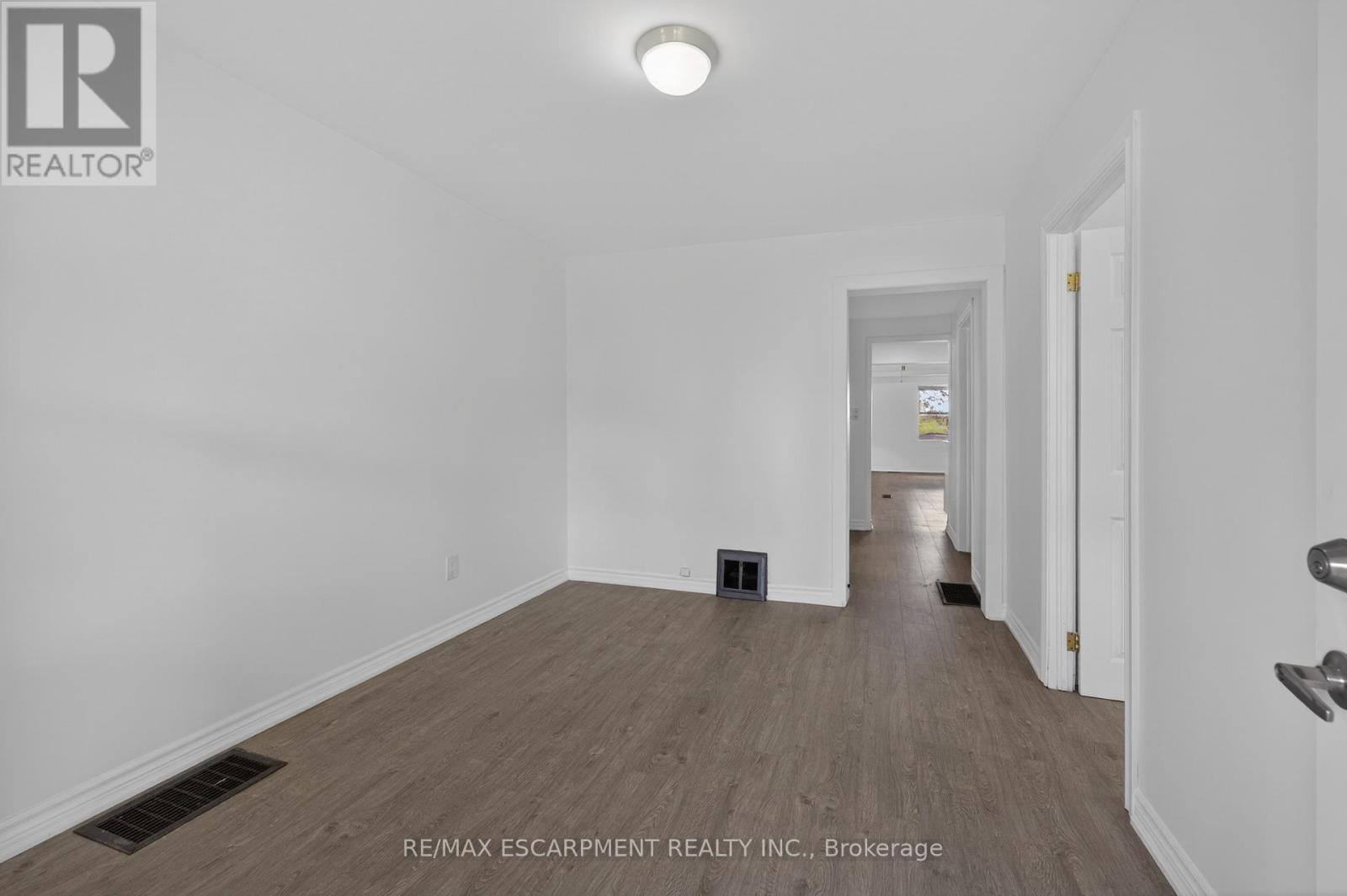 584 Waterloo Street, Hamilton, ON - Indoor Photo Showing Other Room