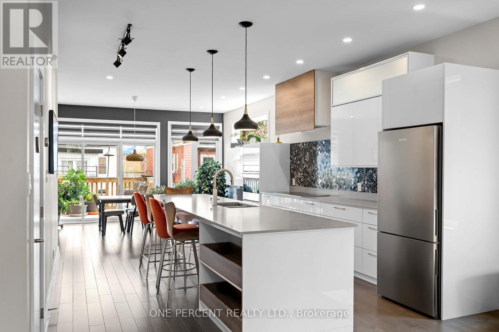 91 Hamilton Avenue N, Ottawa, ON - Indoor Photo Showing Kitchen With Upgraded Kitchen
