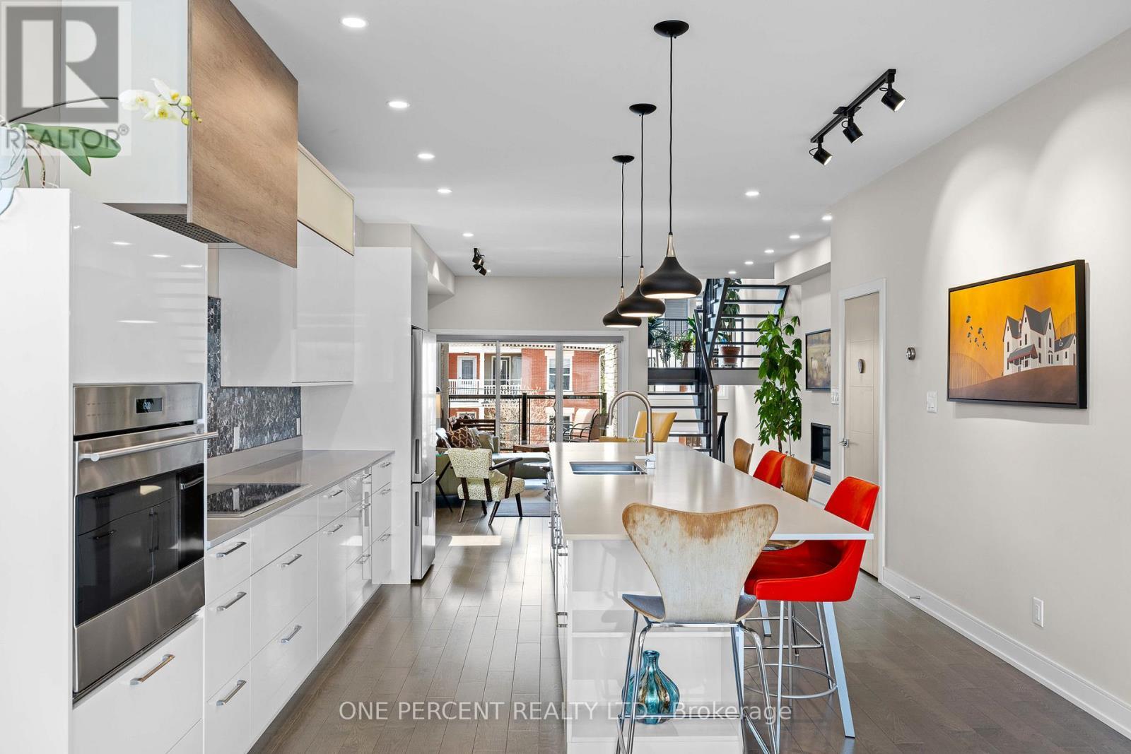 91 Hamilton Avenue N, Ottawa, ON - Indoor Photo Showing Kitchen With Upgraded Kitchen