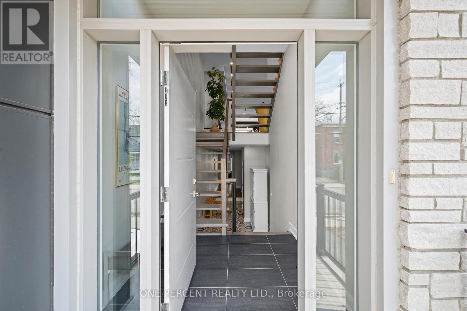 91 Hamilton Avenue N, Ottawa, ON - Photo Showing Other Room