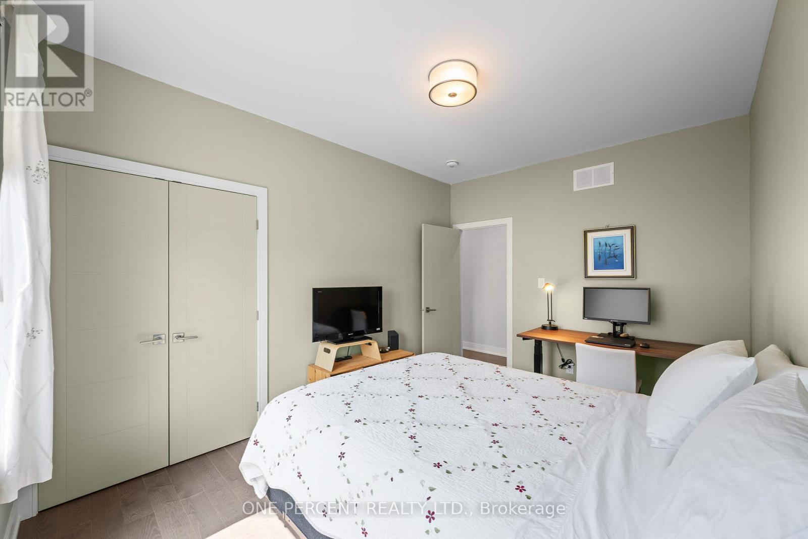 91 Hamilton Avenue N, Ottawa, ON - Indoor Photo Showing Bedroom