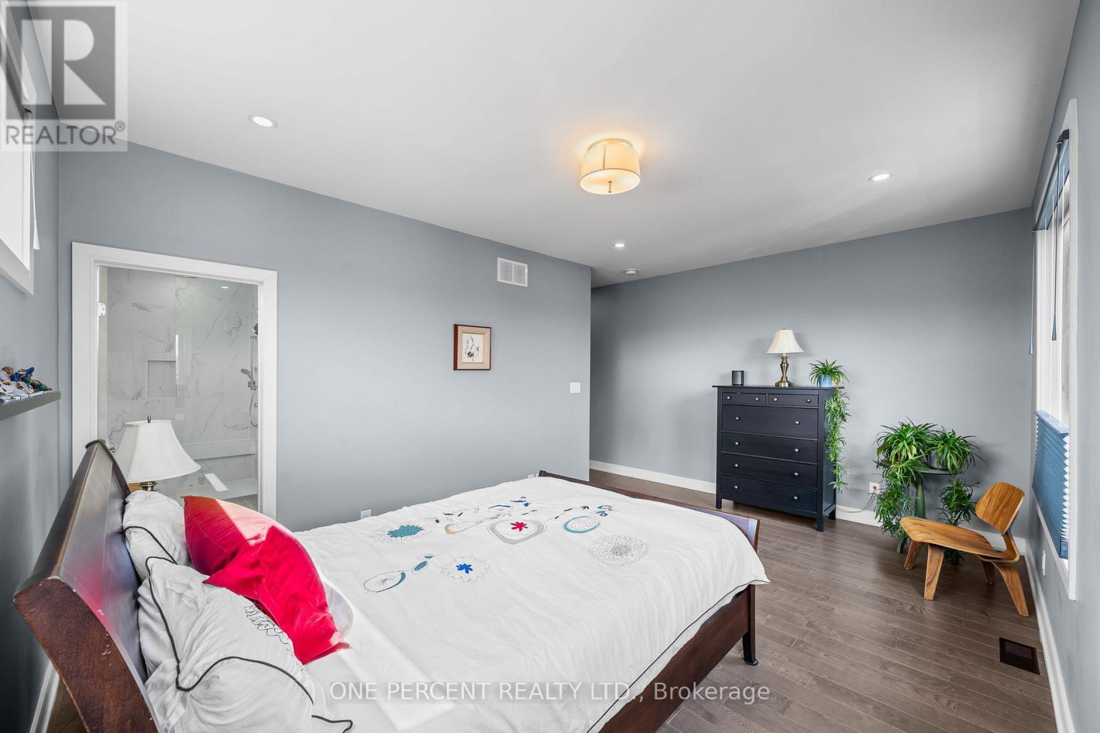 91 Hamilton Avenue N, Ottawa, ON - Indoor Photo Showing Bedroom