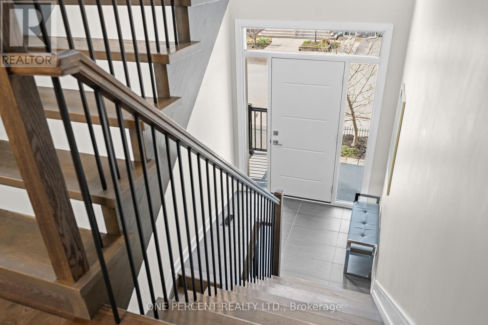 91 Hamilton Avenue N, Ottawa, ON - Indoor Photo Showing Other Room