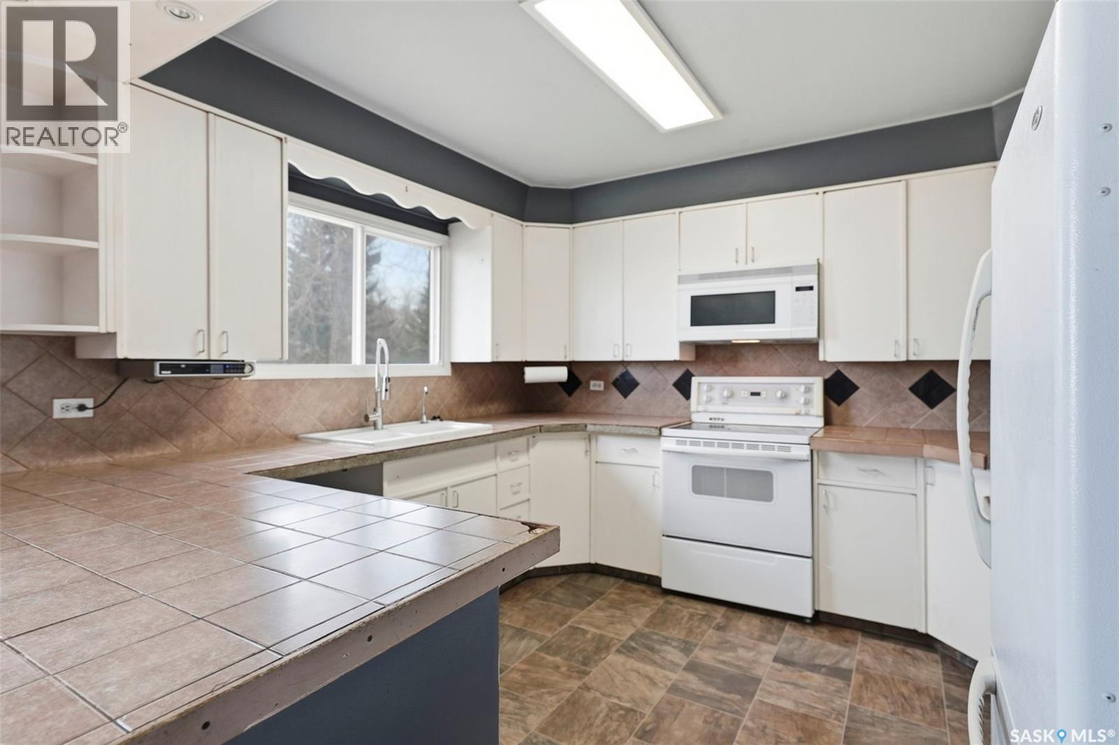 324 Norreys Street, Drake, SK - Indoor Photo Showing Kitchen