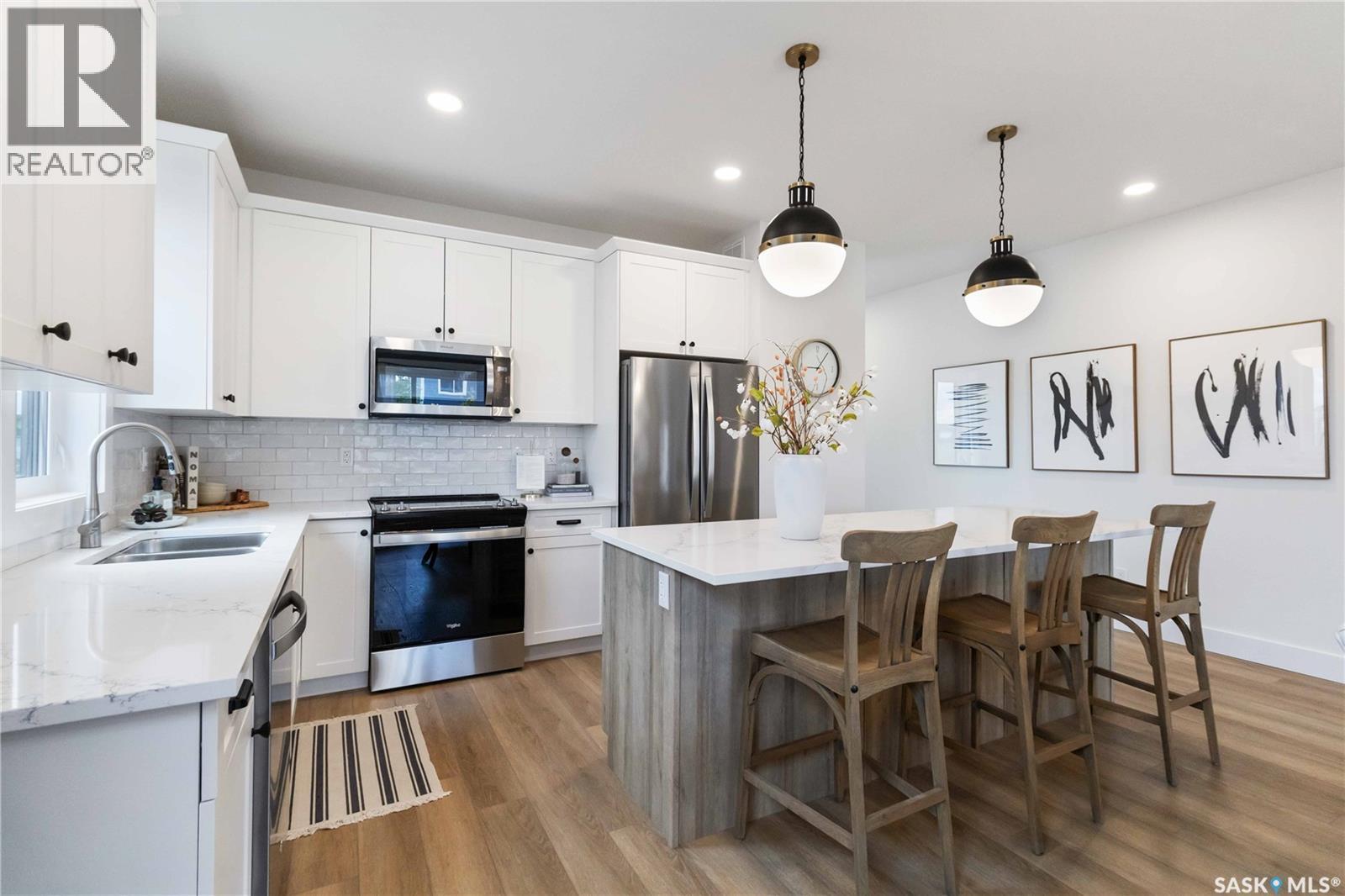 37 105 Hathway Crescent, Saskatoon, SK - Indoor Photo Showing Kitchen With Stainless Steel Kitchen With Double Sink With Upgraded Kitchen