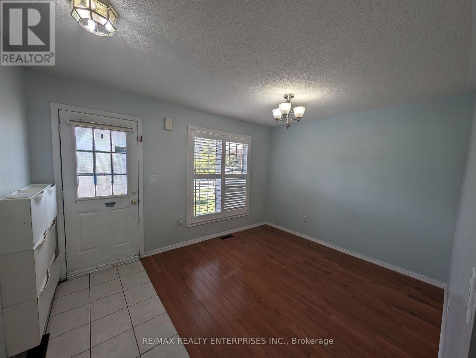 40 Sweetwood Circle, Brampton, ON - Indoor Photo Showing Other Room