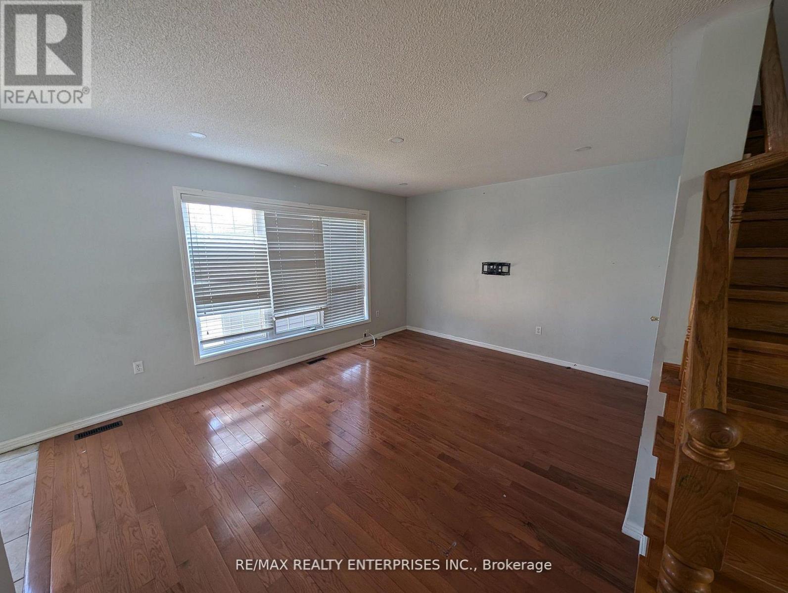 40 Sweetwood Circle, Brampton, ON - Indoor Photo Showing Other Room