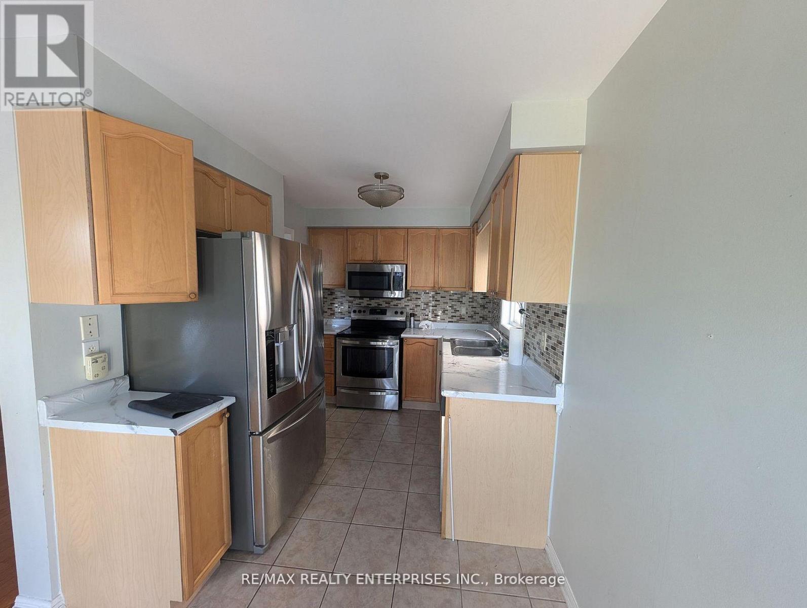 40 Sweetwood Circle, Brampton, ON - Indoor Photo Showing Kitchen