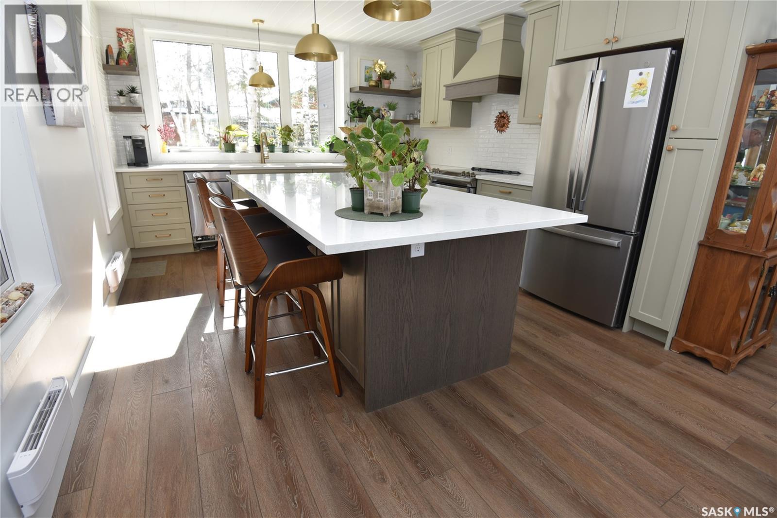 213 Birch Avenue, Tobin Lake, SK - Indoor Photo Showing Kitchen With Upgraded Kitchen
