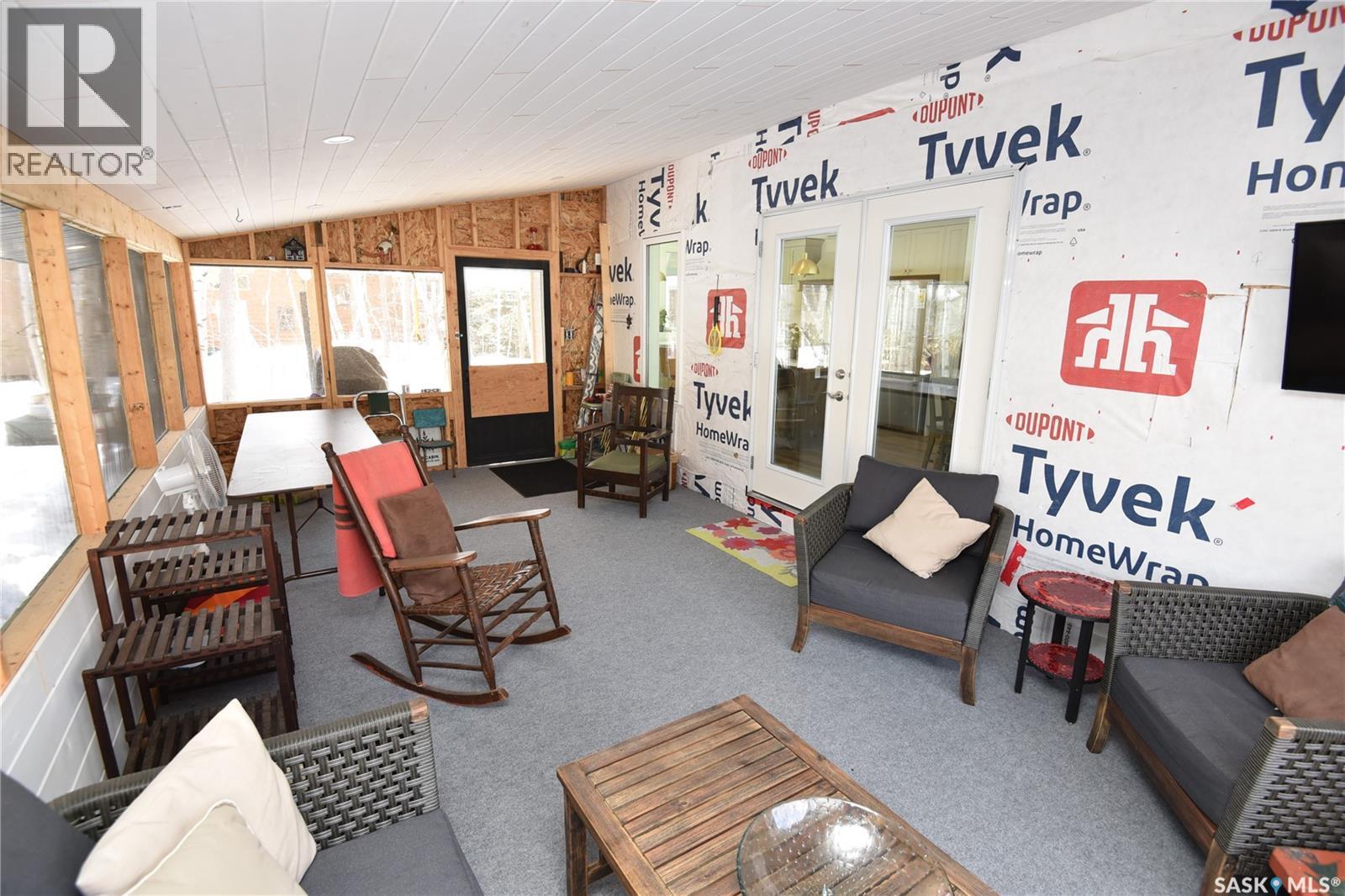213 Birch Avenue, Tobin Lake, SK - Indoor Photo Showing Living Room