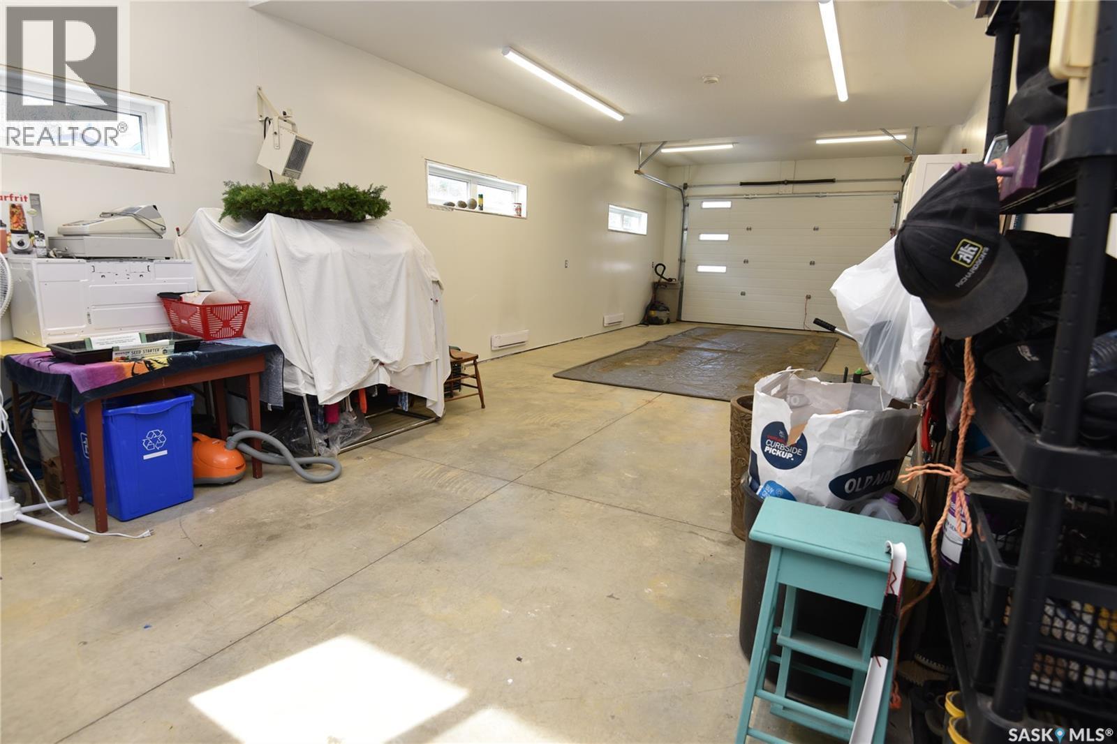 213 Birch Avenue, Tobin Lake, SK - Indoor Photo Showing Garage