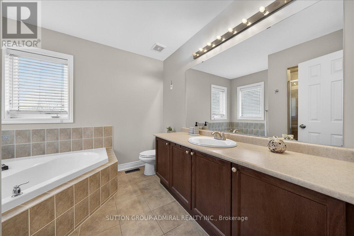 6 White Crescent, Barrie, ON - Indoor Photo Showing Bathroom