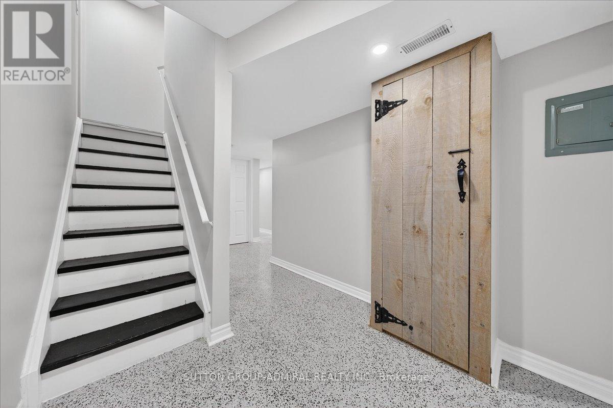 6 White Crescent, Barrie, ON - Indoor Photo Showing Other Room