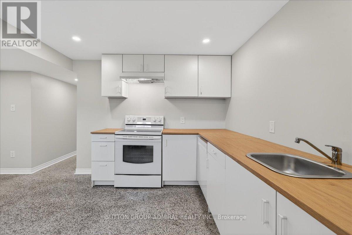 6 White Crescent, Barrie, ON - Indoor Photo Showing Kitchen