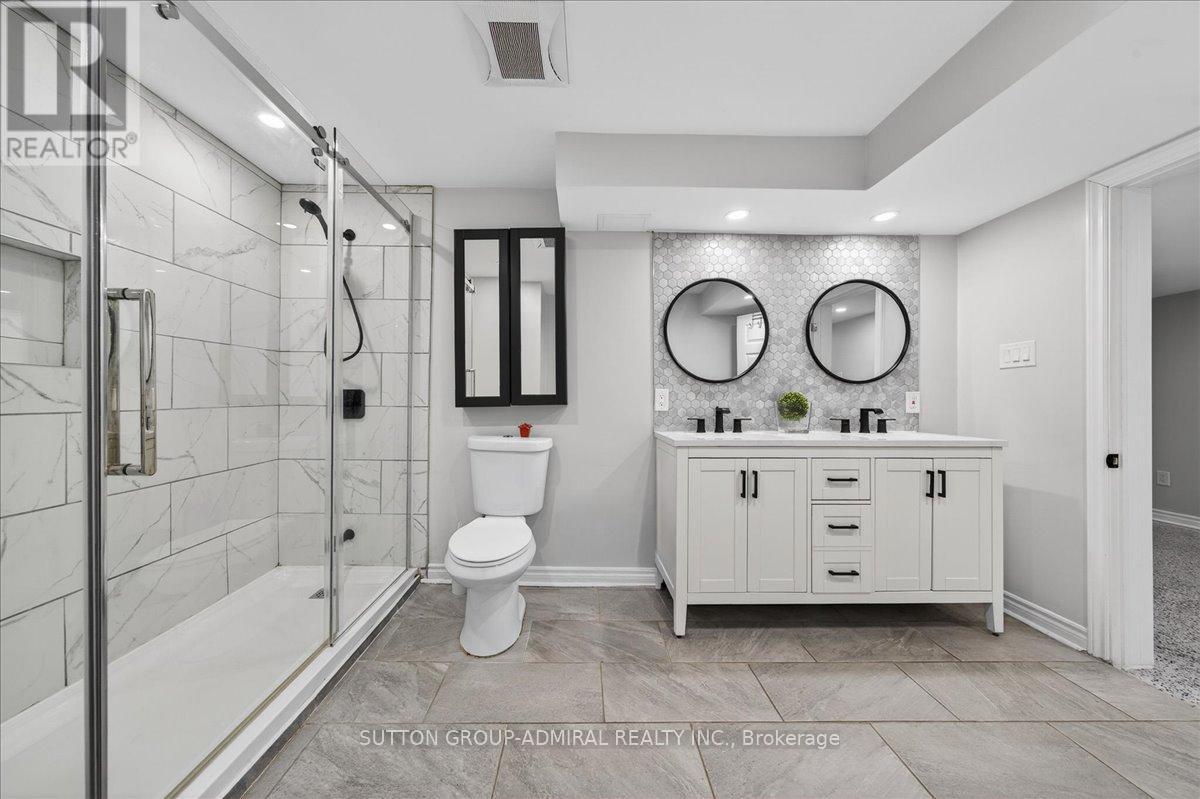 6 White Crescent, Barrie, ON - Indoor Photo Showing Bathroom