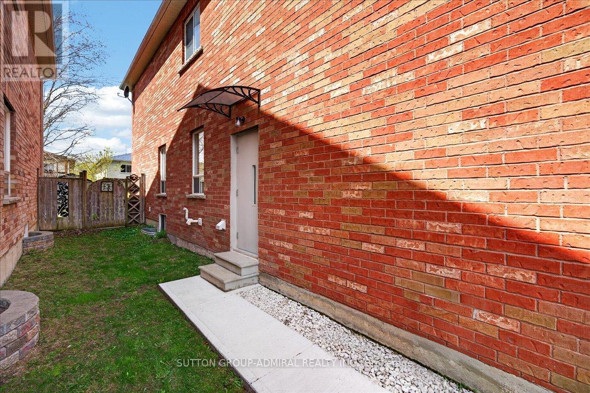 6 White Crescent, Barrie, ON - Outdoor
