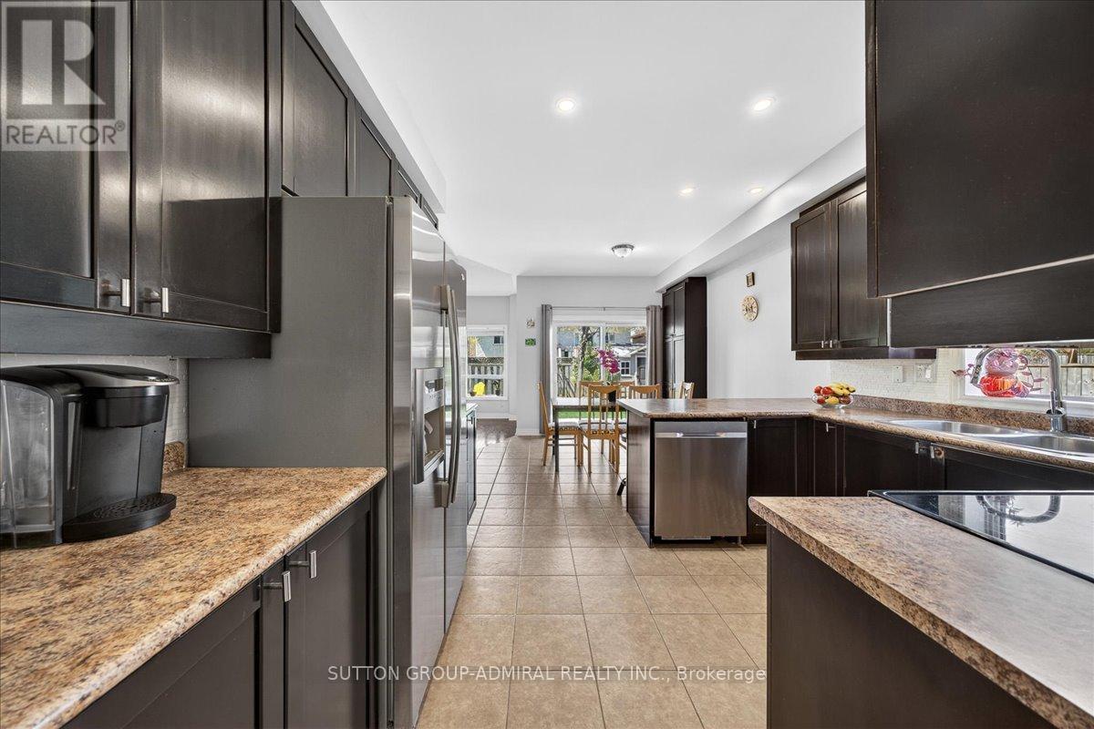 6 White Crescent, Barrie, ON - Indoor Photo Showing Kitchen With Double Sink With Upgraded Kitchen