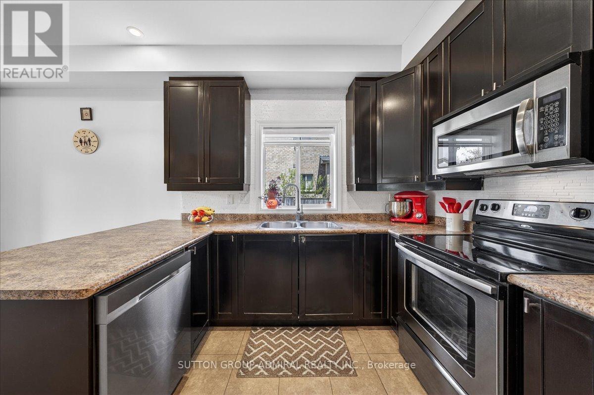 6 White Crescent, Barrie, ON - Indoor Photo Showing Kitchen With Double Sink
